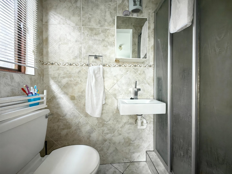 To Let 2 Bedroom Property for Rent in Lavender Hill Western Cape